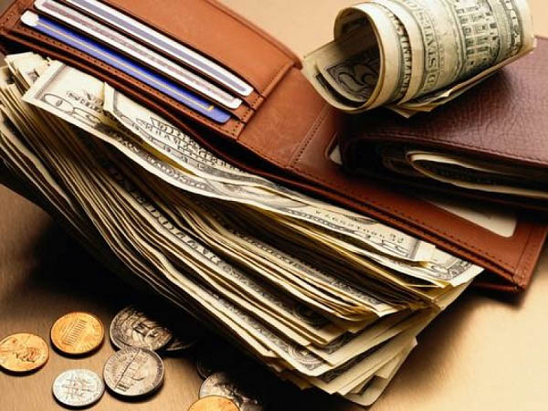 Bỏ đầy tiền trong ví tăng tài lộc