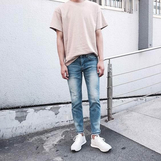 Quần jeans kết hợp áo thun form rộng lịch sự và thanh lịch