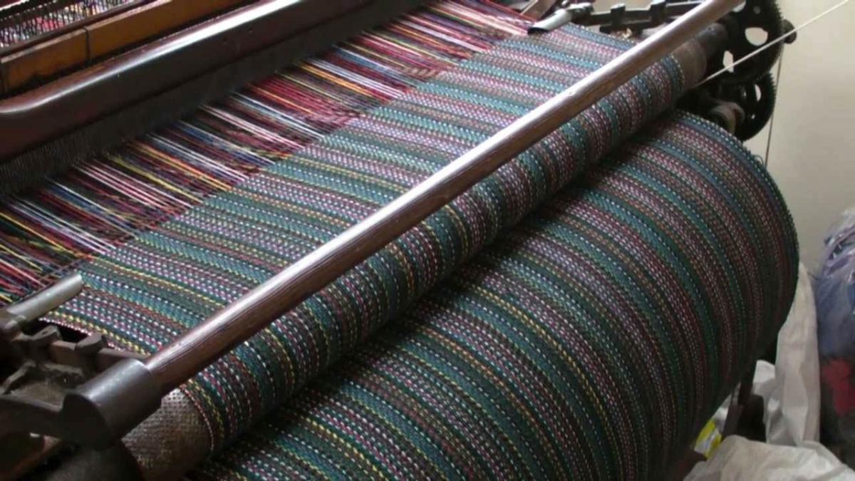 Vải tweed được sản xuất bằng lông cừu tự nhiên